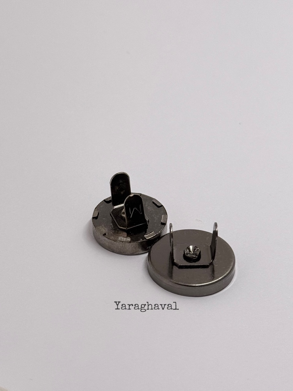 53434B13-8F16-4657-B3A3-693E55A85E72 آهن ربا قابلمه ای رنگ دودی سایز 18