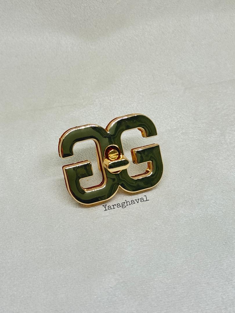 ab47c8d6-979a-4ac9-8376-7d903e2b142a قفل سربی کیف دستی زنانه